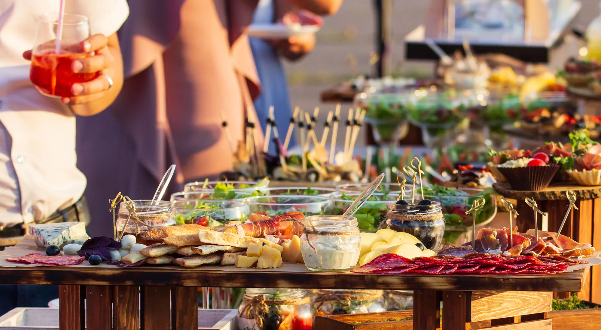 Catering Buffet mit Fingerfood und Getränken